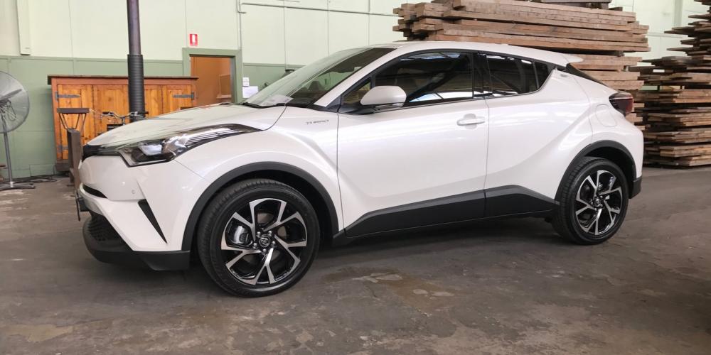 Đánh giá xe Toyota C-HR 2017: Thiết kế thân xe.