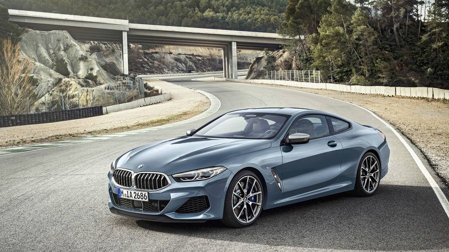 Đầu xe BMW 8-Series 1