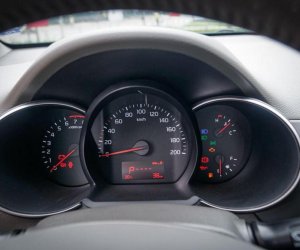 Đánh giá xe Kia Morning S 2018: Cụm đồng hồ xe 17