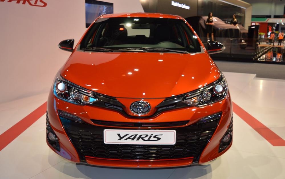 Đầu xe thiết kế hiện đại Toyota Yaris