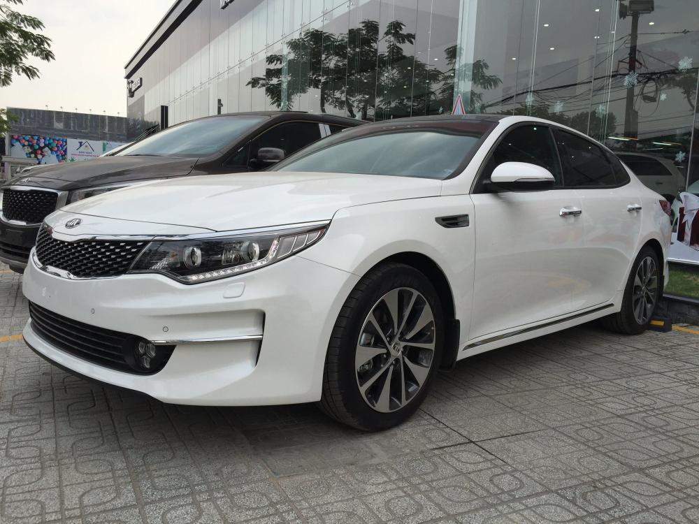 Kia Optima giảm giá, cạnh tranh với Toyota Camry bằng giá hạng C 1