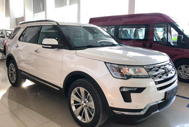 Ford Explorer (giá: 2,268 tỷ) 1