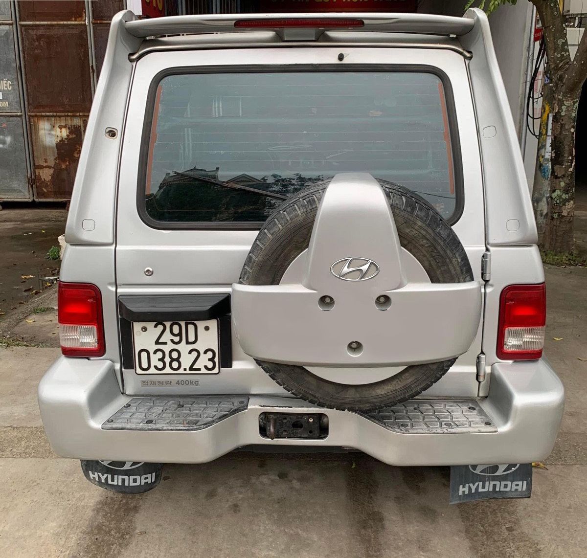 2001 HYUNDAI GALLOPER II  TURBO INTERCOOLER ENGINE WITH 4WD LOCK FULLY  FRAMED ONE ANALOGE OF MITSUBISHI PAJERO  OPTION  5 DOORS RADIOTAPE  SIDESTEPSOFFOROAD MUD TIRES 4WD WITH MANUAL CONTROL SPARE