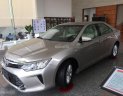 Toyota Camry 2.0E 2017 - Bán Toyota Camry 2.0E sản xuất 2017, còn 4 màu sang trọng, tặng phụ kiện và giảm giá tiền mặt