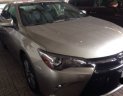Toyota Camry LE SE 2016 - Cần bán gấp Toyota Camry LE sản xuất 2016, màu vàng, nhập khẩu