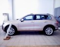 Volkswagen Touareg 2016 - Cần bán Volkswagen Touareg 2016, màu kem (be), xe nhập
