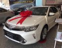 Toyota Camry 2.0 E 2018 - Toyota Tân Cảng bán Camry 2.0 Facelift 2018 màu trắng camay - Tặng bảo hiểm, phụ kiện, trả góp 90%- SĐT 096.77.000.88