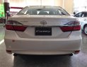 Toyota Camry 2.0 E 2018 - Toyota Tân Cảng bán Camry 2.0 Facelift 2018 màu trắng camay - Tặng bảo hiểm, phụ kiện, trả góp 90%- SĐT 096.77.000.88