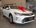 Toyota Camry 2.0 E 2018 - Toyota Tân Cảng bán Camry 2.0 Facelift 2018 màu trắng camay - Tặng bảo hiểm, phụ kiện, trả góp 90%- SĐT 096.77.000.88