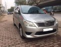 Toyota Innova E 2013 - Bán xe Toyota Innova E năm 2013, màu bạc, hỗ trợ ngân hàng lên tới 70%