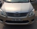 Toyota Innova E 2013 - Bán xe Toyota Innova E đời 2013, màu vàng