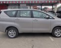 Toyota Innova 2.0E 2018 - Bán Toyota Innova 2.0E 2018 - bạc - Hỗ trợ trả góp 90%, bảo hành chính hãng 3 năm/ Hotline: 0898.16.8118