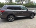 Mitsubishi Stavic 2.4 CVT Premium 2018 - Bán Mitsubishi Outlander 2.4 CVT Premium đời 2018, màu nâu