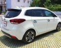 Kia Rondo 2.0 GAT 2017 - Bán xe Kia Rondo 2.0 GAT đời 2017, số tự động màu trắng ngọc trai