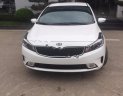 Kia Cerato 1.6 MT Base 2018 - Bán xe Kia Cerato 1.6 MT Base đời 2018, màu trắng