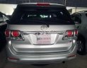 Toyota Fortuner 2.7V 4X2 AT 2016 - Cần bán Toyota Fortuner 2.7V 4x2 đời 2016, màu bạc xe gia đình, 910tr