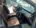 Toyota Innova E 2016 - Cần bán lại xe Toyota Innova E đời 2016, màu bạc chính chủ giá cạnh tranh