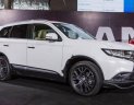 Mitsubishi Stavic 2.4 CVT Premium 2018 - Bán ô tô Mitsubishi Outlander 2.4 CVT Premium sản xuất năm 2018, màu trắng, xe nhập