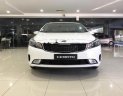 Kia Cerato 1.6 MT Base 2018 - Cần bán Kia Cerato 1.6 MT Base sản xuất năm 2018, màu trắng, 499tr