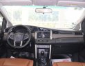 Toyota Innova 2.0E 2017 - Cần bán Toyota Innova 2.0E 2017, màu bạc