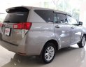 Toyota Innova 2.0E 2017 - Cần bán Toyota Innova 2.0E 2017, màu bạc