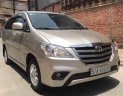 Toyota Innova 2.0E 2014 - Bán Toyota Innova 2.0E màu vàng cát số sàn, sản xuất cuối 2014 mẫu mới biển Sài Gòn