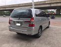 Toyota Innova 2.0E 2015 - Bán Toyota Innova 2.0E năm sản xuất 2015, màu bạc