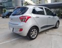 Hyundai Grand i10 1.2 AT 2016 - Bán Hyundai Grand i10 1.2 AT sản xuất năm 2016, màu bạc, xe nhập