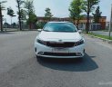 Kia Cerato AT 2017 - Bán xe Kia Cerato đăng ký lần đầu 2017, màu trắng ít sử dụng, giá tốt 590tr