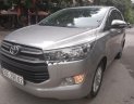 Toyota Innova 2.0E 2017 - Cần bán Toyota Innova 2.0E sản xuất năm 2017, màu xám giá cạnh tranh