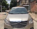 Toyota Innova 2.0E 2014 - Bán Toyota Innova 2.0E màu vàng cát số sàn, sản xuất cuối 2014 mẫu mới biển Sài Gòn