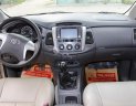 Toyota Innova 2.0E 2013 - Cần bán gấp Toyota Innova 2.0E đời 2013, màu nâu, giá tốt