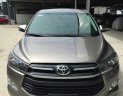 Toyota Innova 2.0E 2017 - Bán Toyota Innova 2.0E màu nâu titan số sàn sản xuất 2017 mẫu mới xe đẹp