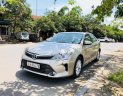 Toyota Camry 2.0E 2015 - Cần bán xe Toyota Camry 2.0E năm 2015 như mới, giá 885tr