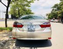 Toyota Camry 2.0E 2015 - Cần bán xe Toyota Camry 2.0E năm 2015 như mới, giá 885tr