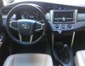 Toyota Innova 2.0 E 2016 - Bán Toyota Innova 2.0 E năm sản xuất 2016, màu bạc, giá tốt