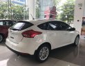 Ford Focus 2018 - Cần bán xe Ford Focus sản xuất 2018, màu trắng, giá 590tr