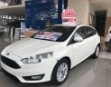 Ford Focus 2018 - Cần bán xe Ford Focus sản xuất 2018, màu trắng, giá 590tr