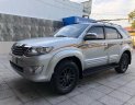 Toyota Fortuner 2.7V 4x4 AT 2015 - Bán Toyota Fortuner 2.7V 4x4 AT sản xuất năm 2015, màu bạc xe gia đình, giá 800tr