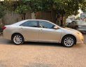 Toyota Camry XLE 2013 - Bán Toyota Camry XLE năm sản xuất 2013, màu vàng cát, xe nhập xăng điện 400tr