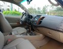 Toyota Fortuner V 2010 - Tôi cần bán Fortuner V 2010 màu bạc xe còn đẹp vì rất ít đi nhé