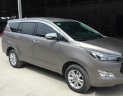 Toyota Innova 2.0E 2017 - Bán Toyota Innova 2.0E màu nâu titan số sàn sản xuất 2017 mẫu mới xe đẹp