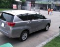Toyota Innova 2.0E 2017 - Cần bán gấp Toyota Innova 2.0E 2017, màu bạc, 630tr