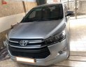 Toyota Innova 2.0E 2017 - Bán Toyota Innova 2.0E 2017, màu bạc số sàn, 710 triệu