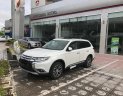 Mitsubishi Outlander 2.4 Premium 2018 - Bán Mitsubishi Outlander 2.4 CVT Premium đời 2018, màu trắng