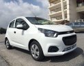 Chevrolet Spark 2018 - Cần bán lại xe Chevrolet Spark 2018, màu trắng