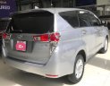 Toyota Innova 2.0E 2016 - Cần bán gấp Toyota Innova 2.0E đời 2016, màu bạc như mới, 695 triệu