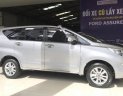 Toyota Innova 2.0E 2016 - Cần bán gấp Toyota Innova 2.0E đời 2016, màu bạc như mới, 695 triệu