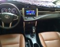 Toyota Innova   V 2017 - Cần bán lại xe Toyota Innova V đời 2017, màu trắng, giá tốt