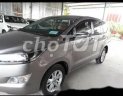 Toyota Innova 2017 - Cần bán lại xe Toyota Innova sản xuất năm 2017, màu xám, giá 855tr